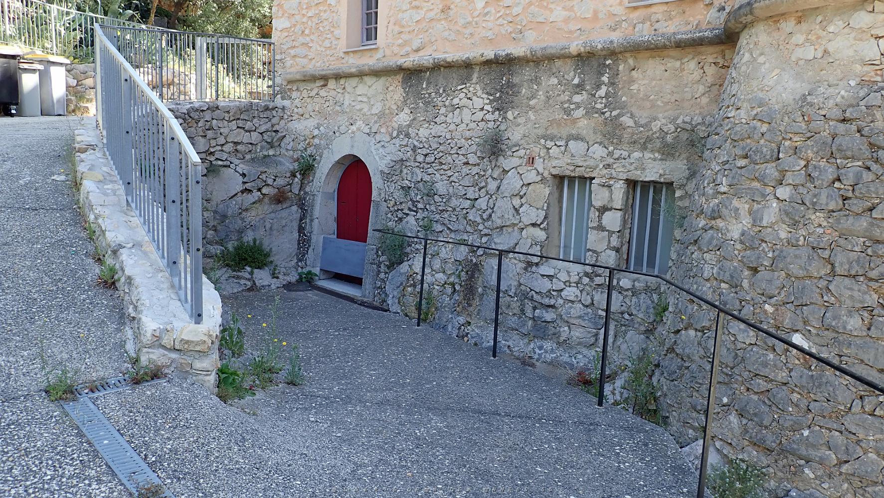 32  Une entree  de la Bastide.JPG